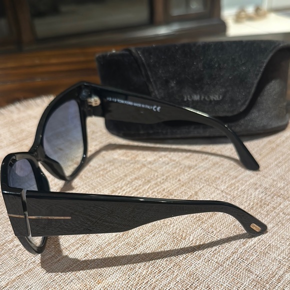 Tom Ford Black Sunglasses Women’s Cat Eye Style - Picture 9 of 13